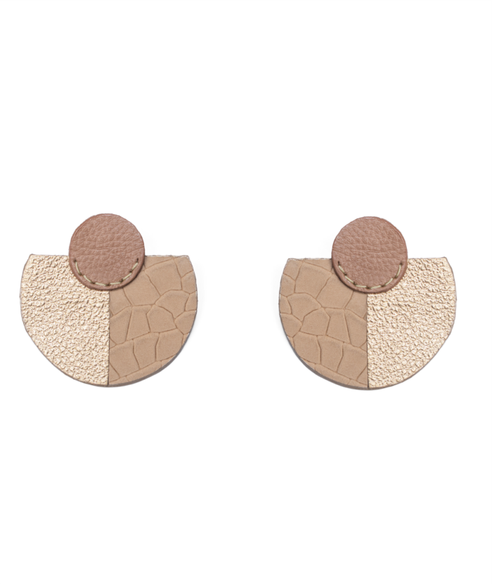 aretes en cuero color camel